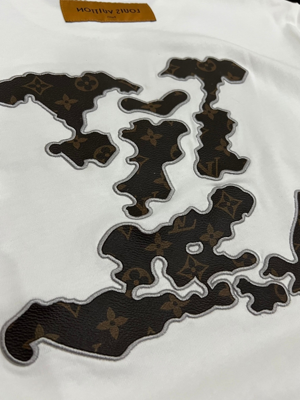 ブランドTシャツ着用イメージ